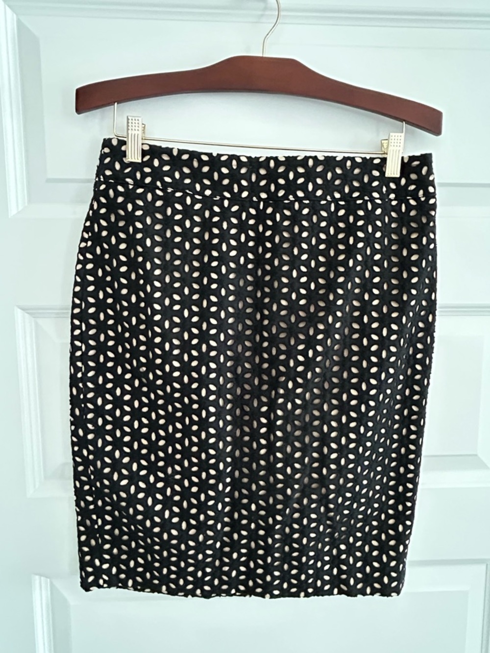 Loft Eyelet Pencil Skirt Black Tan Size 6